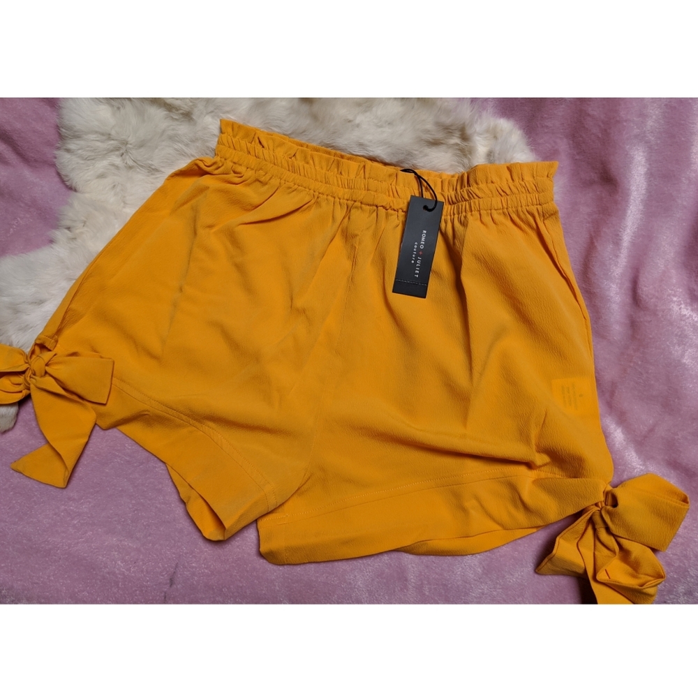 🐝 Romeo + Juliet couture yellow shorts